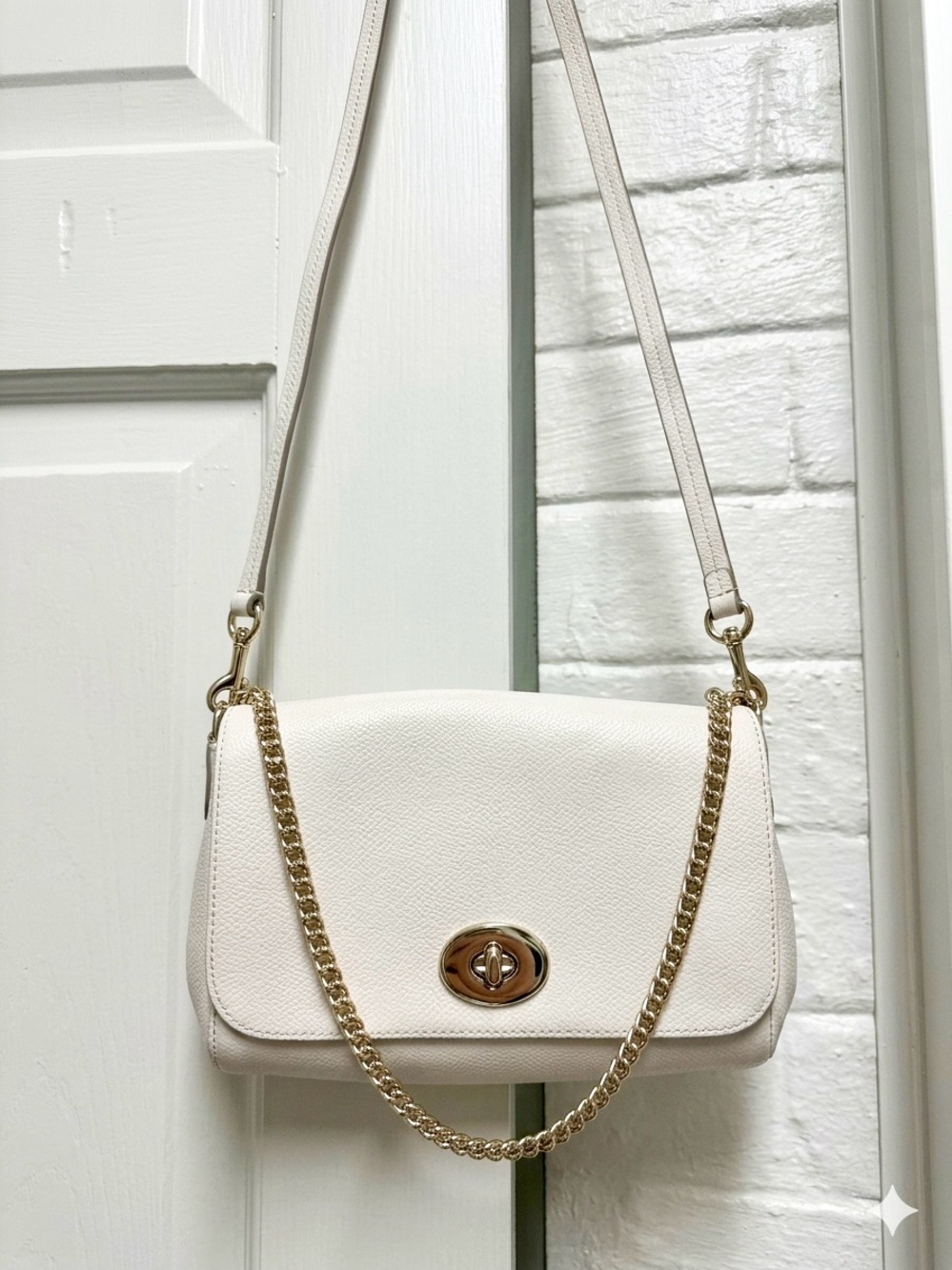 Coach Cassie 19 Crossbody Chalk Pebbled Leather Gold Turnlock+Dust Bag Like New